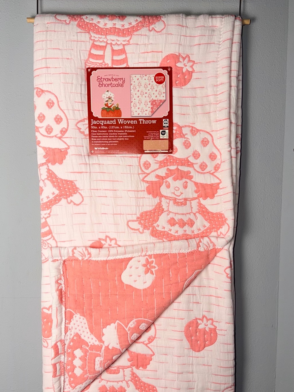 Strawberry Shortcake Jacquard Woven Throw - Pink & White